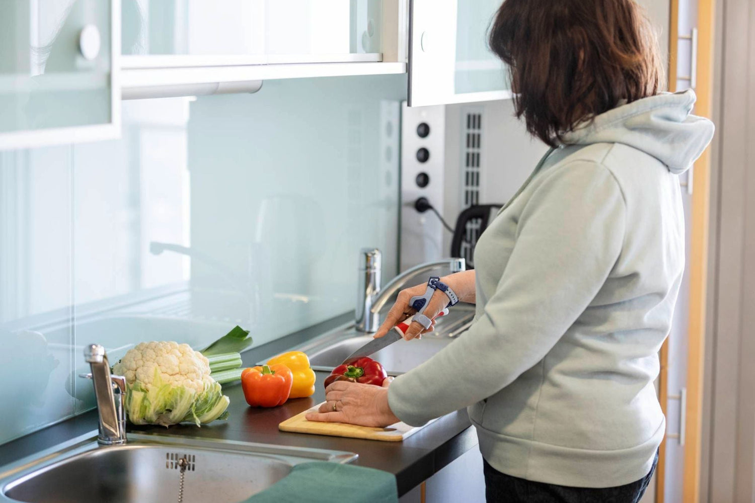 RhizoLoc vs RhizoLoc OA: What’s the Best Brace for Thumb Pain?