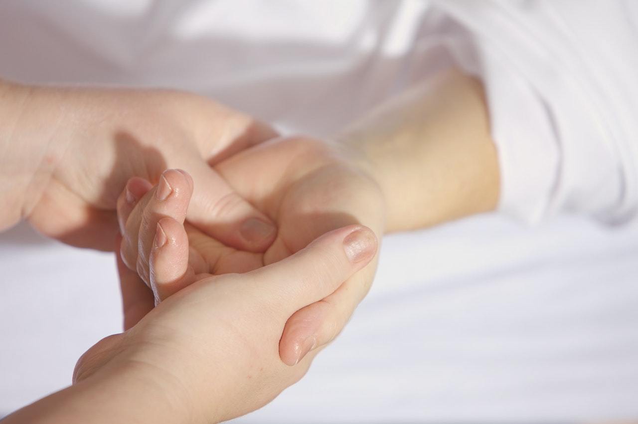 What is carpel tunnel syndrome? It is a common injury which occurs in the wrist and hand. image of hand being massaged.