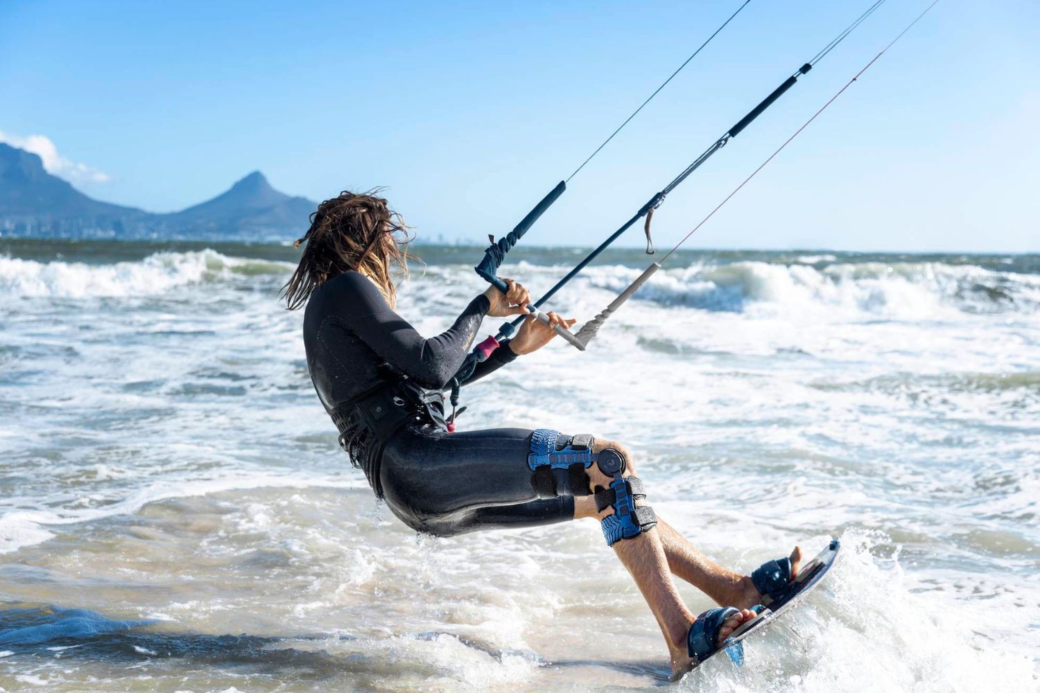 Man doing water sports in Bauerfeind's SecuTec GenuFlex Knee Brace