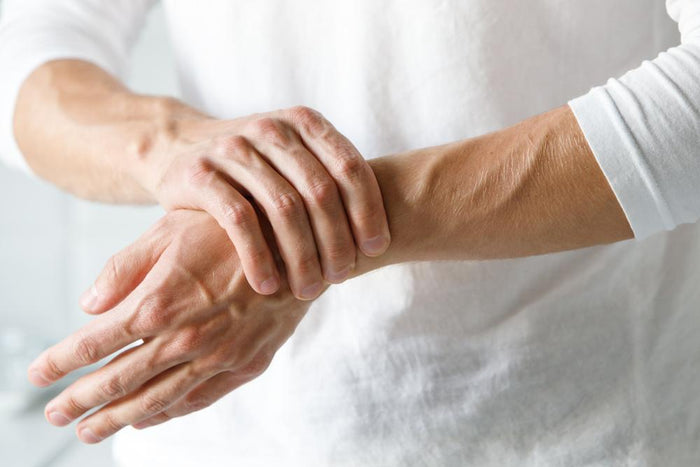 How to Treat a Fractured Wrist at Home