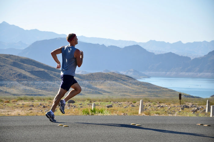 man running after patella tendonitis